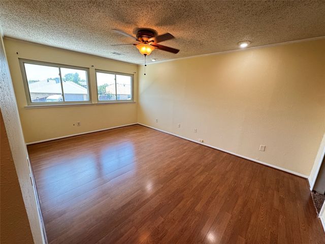2610 Fallcreek Circle, Carrollton, TX 75006