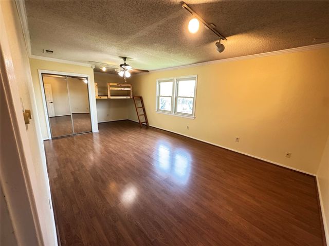 2610 Fallcreek Circle, Carrollton, TX 75006