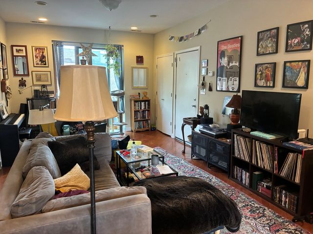 1531 W Hollywood Avenue 2, Chicago, IL 60660