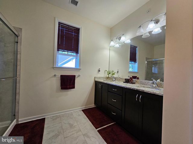 3 CANNON DR, Pennington, NJ 08534