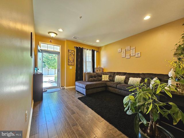 3 CANNON DR, Pennington, NJ 08534