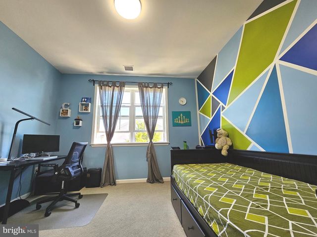 3 CANNON DR, Pennington, NJ 08534