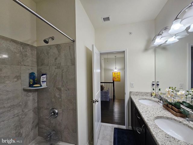 3 CANNON DR, Pennington, NJ 08534