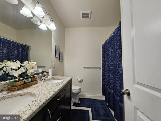 3 CANNON DR, Pennington, NJ 08534