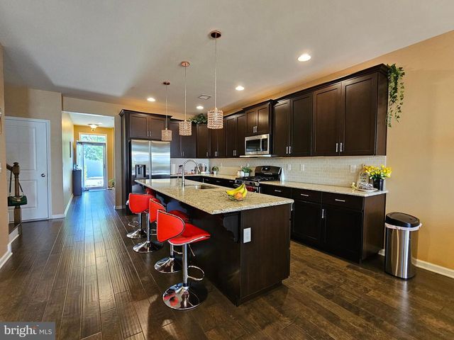 3 CANNON DR, Pennington, NJ 08534