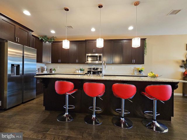 3 CANNON DR, Pennington, NJ 08534