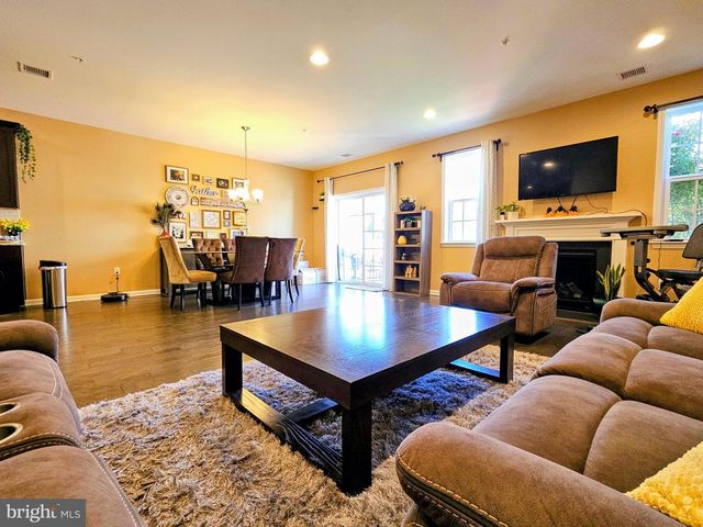 3 CANNON DR, Pennington, NJ 08534