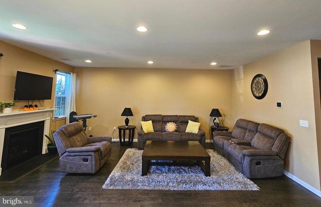 3 CANNON DR, Pennington, NJ 08534