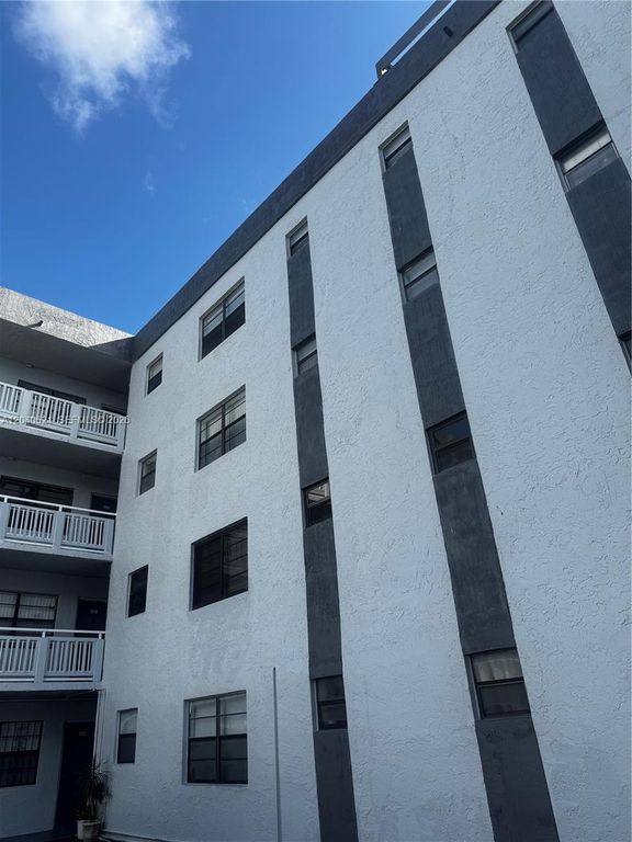 13500 NE 3rd Court 120, North Miami, FL 33161