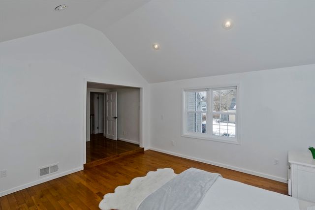 16 Squawfield Rd, Westfield, MA 01085