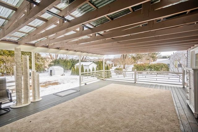 16 Squawfield Rd, Westfield, MA 01085