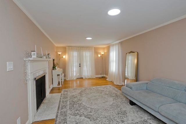 16 Squawfield Rd, Westfield, MA 01085