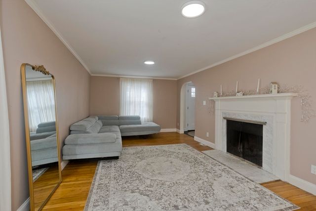 16 Squawfield Rd, Westfield, MA 01085