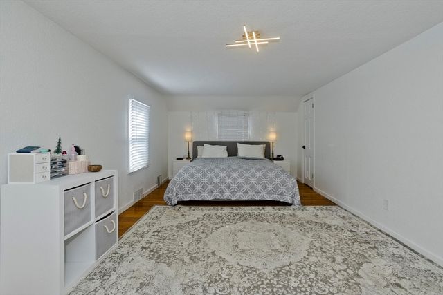 16 Squawfield Rd, Westfield, MA 01085