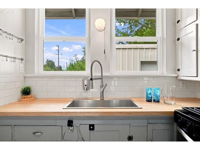 2325 Nw LINCOLN Ave, Corvallis, OR 97330