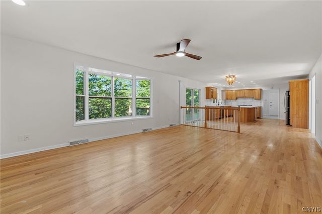 102 Smoke Rise Drive, Camillus, NY 13031