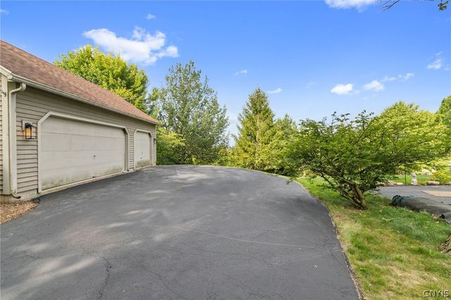 102 Smoke Rise Drive, Camillus, NY 13031