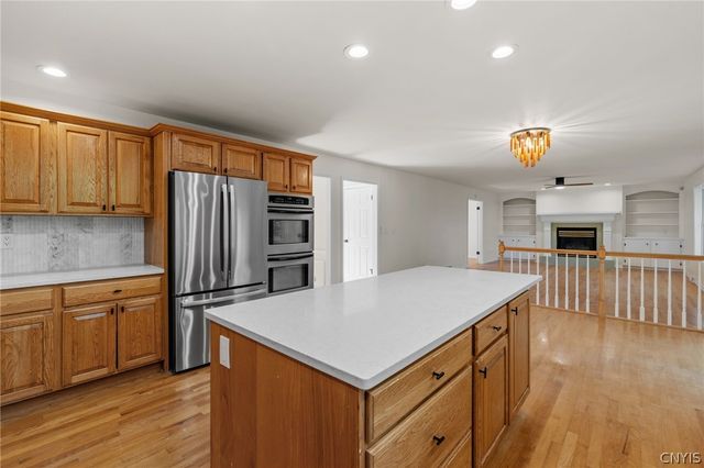 102 Smoke Rise Drive, Camillus, NY 13031