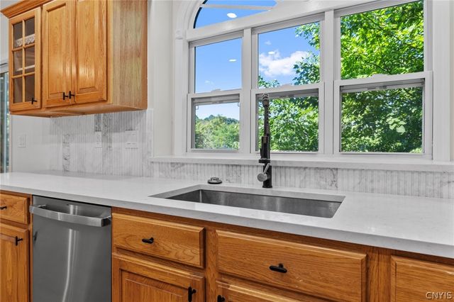102 Smoke Rise Drive, Camillus, NY 13031