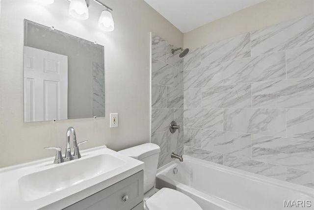 1077 Dawn Valley Drive, Maryland Heights, MO 63043