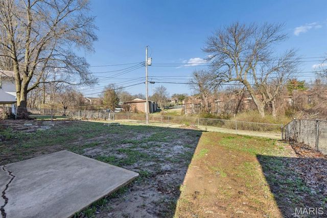 1077 Dawn Valley Drive, Maryland Heights, MO 63043