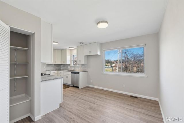 1077 Dawn Valley Drive, Maryland Heights, MO 63043