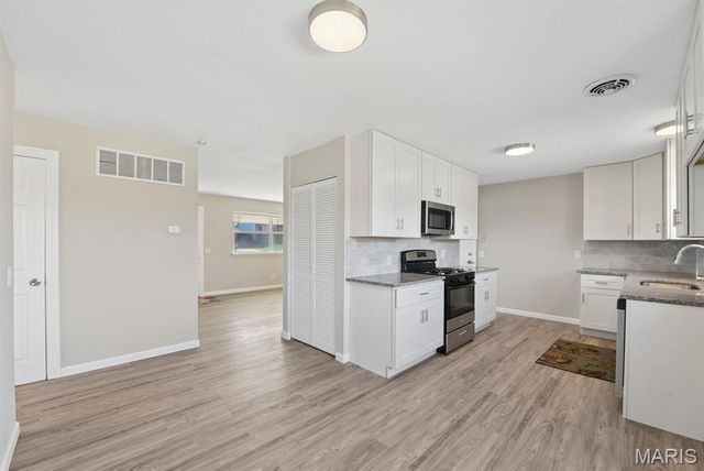 1077 Dawn Valley Drive, Maryland Heights, MO 63043