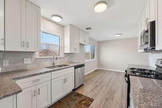 1077 Dawn Valley Drive, Maryland Heights, MO 63043