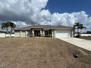 2733 SW 11th PL, Cape Coral, FL 33914