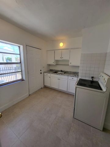 640 - 642 NW 77th St, Miami, FL 33150