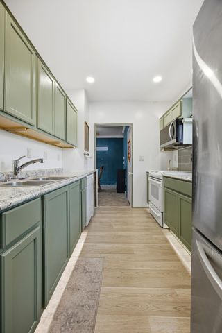 212 10th Street N, Moorhead, MN 56560