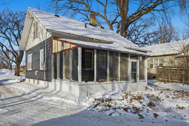 212 10th Street N, Moorhead, MN 56560