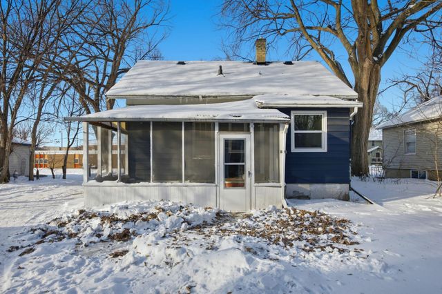 212 10th Street N, Moorhead, MN 56560