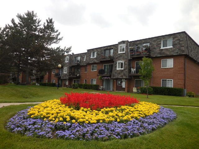 9420 BAY COLONY Drive 1W, Des Plaines, IL 60016