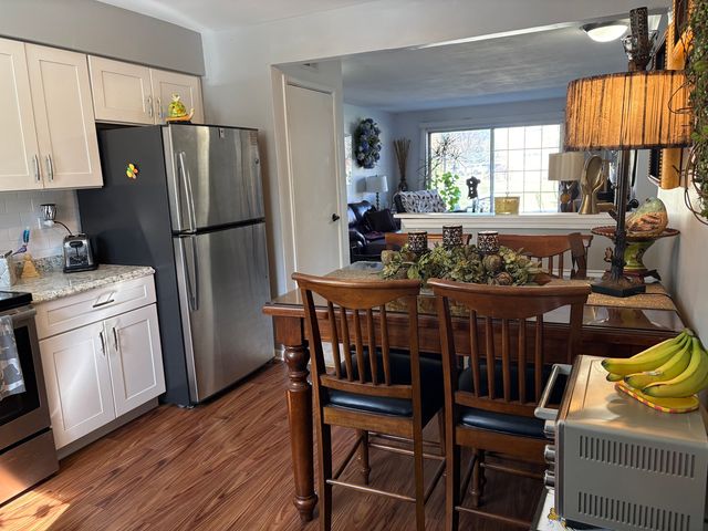 9420 BAY COLONY Drive 1W, Des Plaines, IL 60016