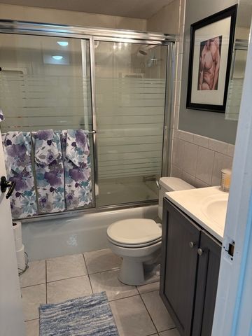 9420 BAY COLONY Drive 1W, Des Plaines, IL 60016