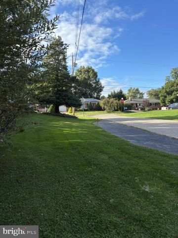 2018 PINEVIEW DR, York, PA 17408