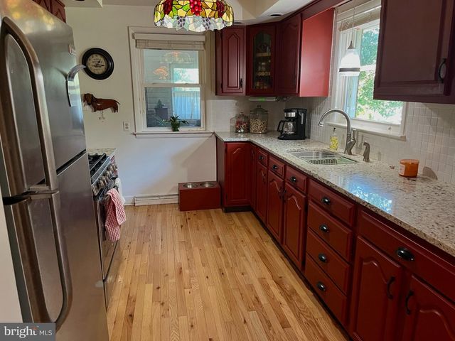 2018 PINEVIEW DR, York, PA 17408