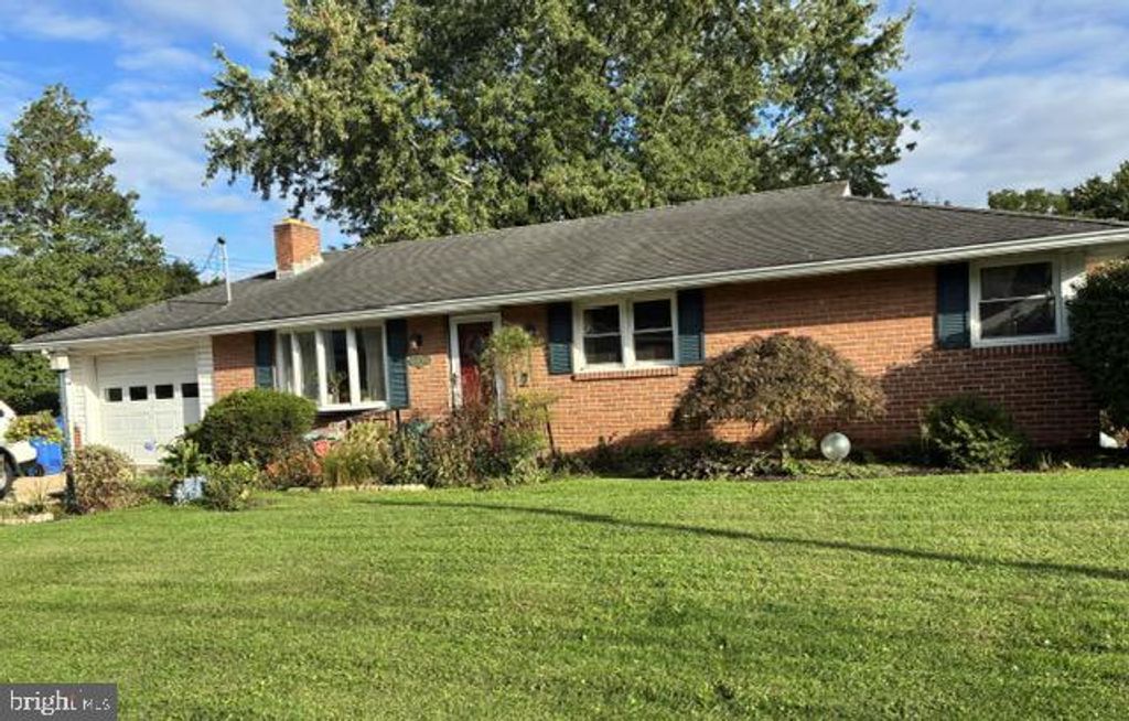 2018 PINEVIEW DR, York, PA 17408