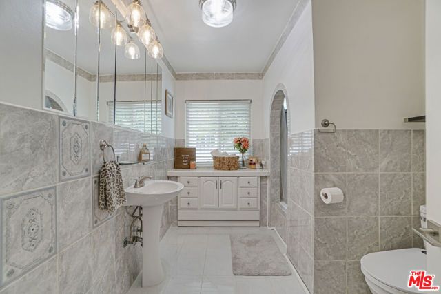11441 Kittridge Street, North Hollywood (los Angeles), CA 91606