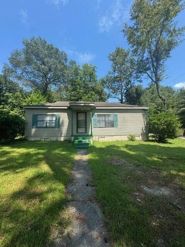 800 Chinook St, Dothan, AL 36303