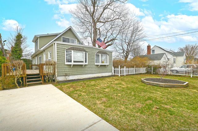 32 Coolidge Street, Bellmore, NY 11710