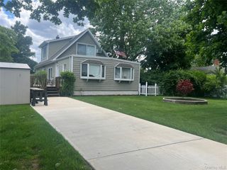 32 Coolidge Street, Bellmore, NY 11710