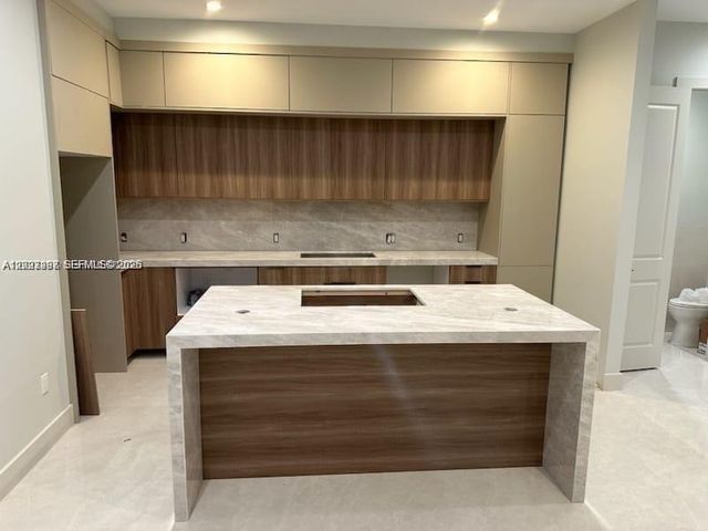 8410 SW 65 AVE, South Miami, FL 33143