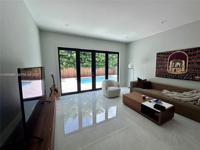 8410 SW 65 AVE, South Miami, FL 33143