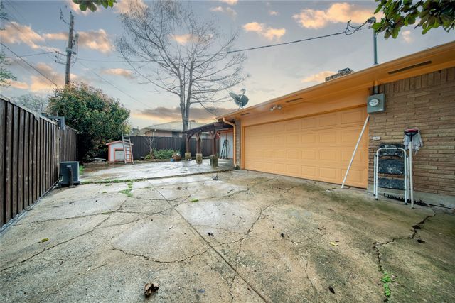 2516 Pinebluff Drive, Dallas, TX 75228