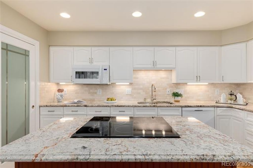 Image 19 of property listing at 9476 Southern Hills Circle, Lone Tree, CO 80124