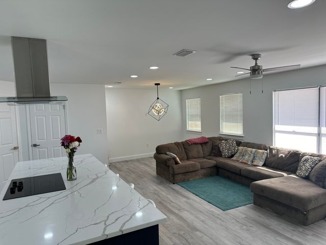 335 NW Hollywood Boulevard, Fort Walton Beach, FL 32548
