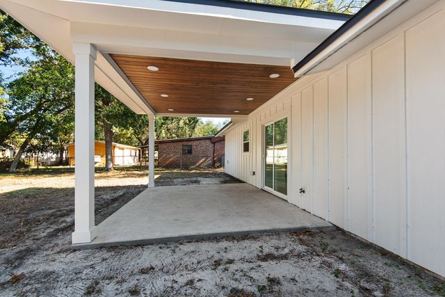 335 NW Hollywood Boulevard, Fort Walton Beach, FL 32548