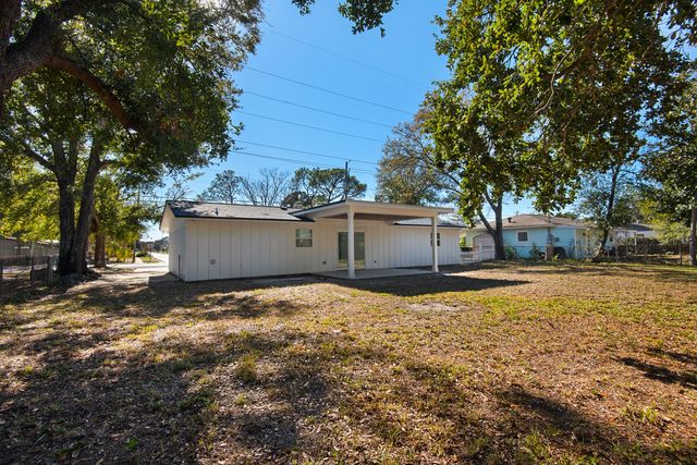 335 NW Hollywood Boulevard, Fort Walton Beach, FL 32548